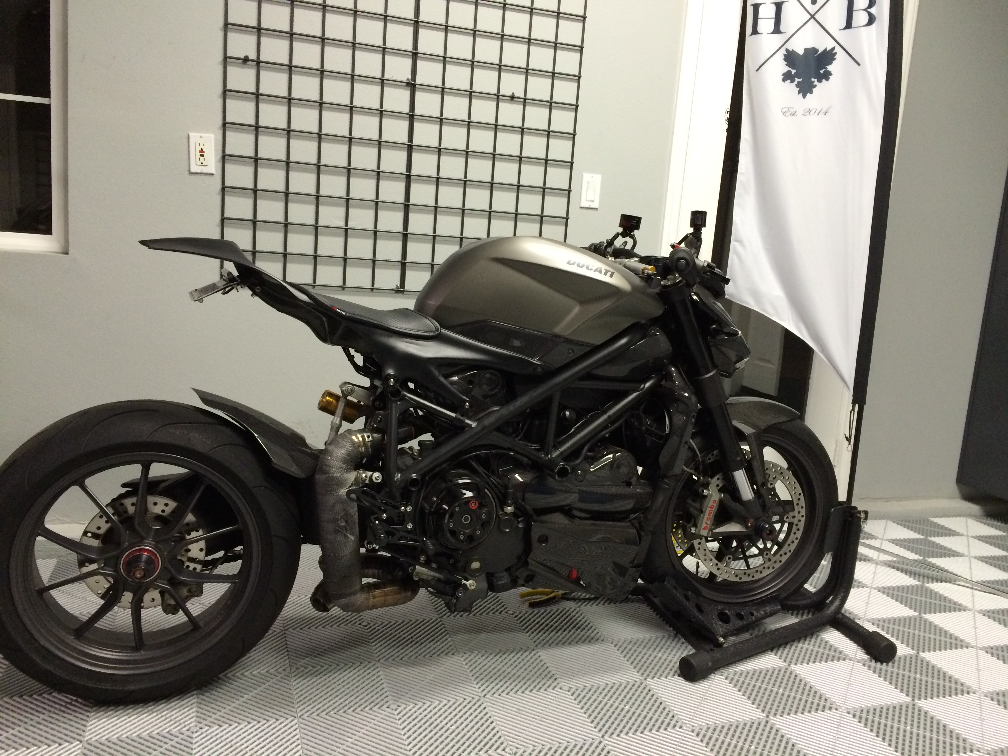 2010 Ducati Streetfighter photo 56